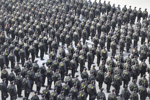 Ćwierć tysiąca nowo przyjętych do słuzby policjantów rozpoczyna szkolenie zawodowe podstawowe w słupskiej Szkole Polcji.