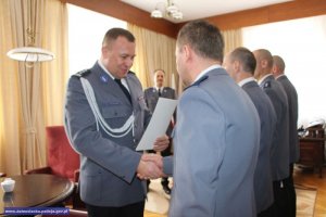 Komendant Wojewódzki Policji nagradza wyróżnionych policjantów