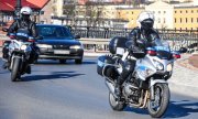 Motocyklowy patrol na drodze