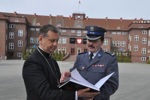 Wizyta biskupa polowego WP Józefa Guzdka w słupskiej Szkole Policji.