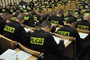 Egzamin końcowy policjantów ze słupskiej Szkoły Policji.