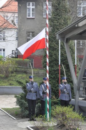 wciąganie na masz flagi Polski