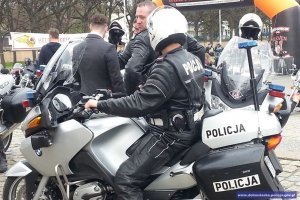 policjant na motocyklu - zbliżenie