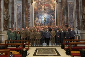 przedstawiciele służb mundurowych z kilkunastu krajów świata w Bazylice św. Piotra