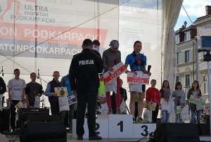 Policjant na podium III Ultramaratonu Podkarpackiego #2