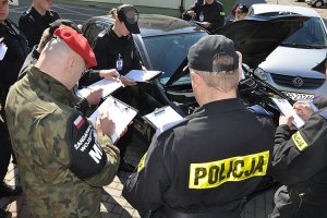 Zajęcia praktyczne na terenie słupskiej Szkoły Policji z zakresu obsługi zdarzeń drogowych.