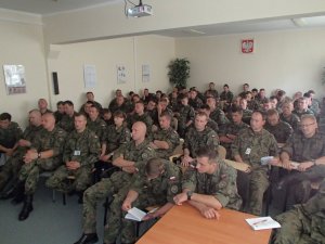 Policjanci rozpoczęli cykl szkoleń dla żołnierzy Sił Zbrojnych w związkuze Światowymi Dniami Młodzieży