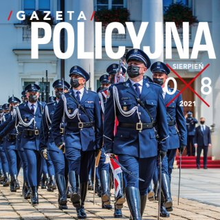 Maszerująca kompania reprezentacyjna polskiej Policji.