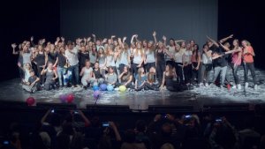 Wrocławscy gimnazjaliści na deskach Teatru Polskiego w spektaklu promującym życie wolne od uzależnień
