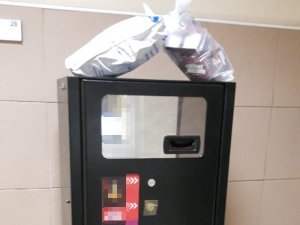Dopalacze ukryto w automacie do sprzedaży produktów
