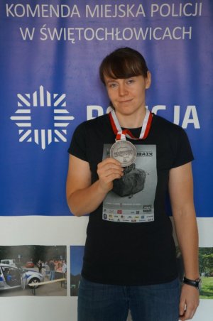 Sierżant sztabowy Małgorzata Idzik z medalem