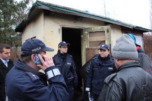 Policjanci i Caritas pomagają bezdomnym