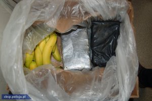4 kilogramy kokainy ukryte w transporcie bananów zabezpieczone przez CBŚP