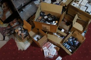 Podrabiali perfumy - straty oszacowano na co najmniej 13 milionów złotych