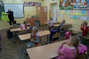 pszczyński dzielnicowy Dawid Pryga w szkole
