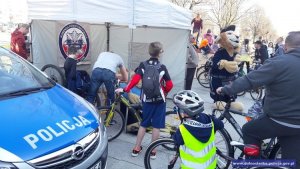 Policjanci brali udział w imprezie sportowej dla dzieci i młodzieży