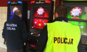 KAS i bydgoscy policjanci zabezpieczają nielegalne automaty do gier