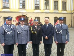 Nagrodzeni legniccy funkcjonariusze sierż. szt. Mateusz Sobczyk oraz st. sierż. Remigiusz Kowalczyk