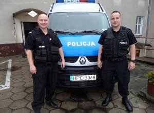 Sierż. sztab. Dawid Łepek i st. sierż. Jarosław Jesionkowski ze świeckiej &quot;patrolówki&quot;