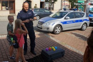 policjant odpowiada na pytania dzieci