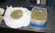 zabezpieczona marihuana w worku i pudełku