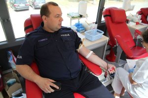 policjanci podczas akcji krwiodawstwa