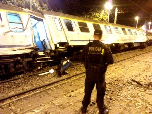 Policjanci pracowali na miejscu katastrofy kolejowej
