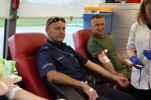 Policjanci i żołnierze zbierają krew dla Wojtka