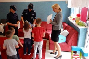 Policjanci z wizytą w domu dziecka