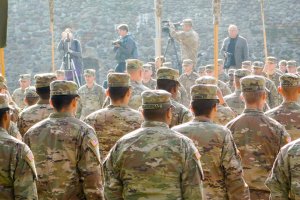 Uroczystość powitania amerykańskich żołnierzy