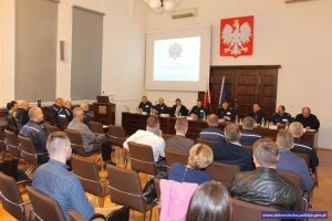 Spotkanie z zarządcami galerii i szefami ochrony w Komendzie Wojewódzkiej Policji we Wrocławiu w sprawie bezpieczeństwa na terenie dużych obiektów handlowych