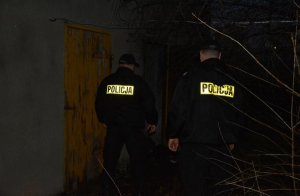 dwaj policjanci z Wydziału Patrolowo- Interwencyjnego w Koninie