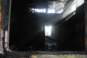 wnętrze budynku, w którym wybuchł pożar