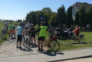 Policjanci bydgoskiej prewencji dbali o bezpieczeństwo cyklistów jadących dla Stasia i Bartka