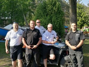 Policjanci bydgoskiej prewencji dbali o bezpieczeństwo cyklistów jadących dla Stasia i Bartka