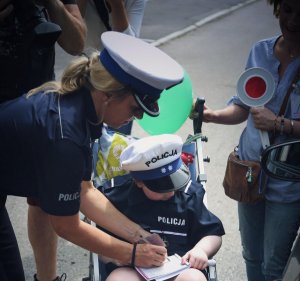 Malwinka, podopieczna „Fundacji Mam Marzenie” z wizytą w Komendzie Wojewódzkiej Policji w Krakowie