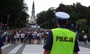 Policjanci z Częstochowy dbają o bezpieczeństwo pielgrzymów