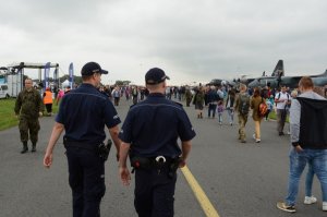 Pierwszy dzień radomskich pokazów lotniczych za nami - policyjne podsumowanie