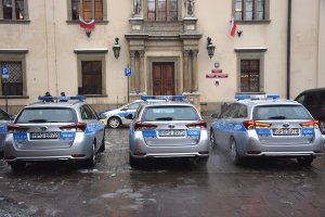 Uroczyste przekazanie 21 nowoczesnych radiowozów dla krakowskiej Policji