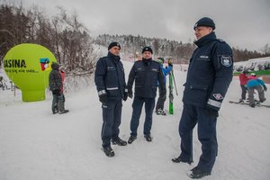 Kręcie mnie bezpieczeństwo na stoku - Kasina - policjanci na stoku