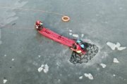 Zabawa na lodzie może być naprawdę niebezpieczna!