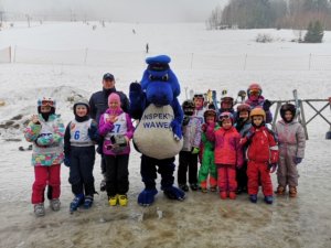 Bezpiecznie na stoku z Inspektorem Wawelkiem - policjanci spotkali się z dziećmi na stoku narciarskim