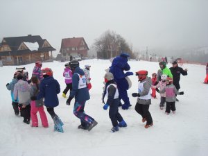 Bezpiecznie na stoku z Inspektorem Wawelkiem - policjanci spotkali się z dziećmi na stoku narciarskim