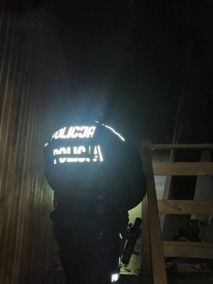 Policjanci uratowali mieszkańców z pożaru