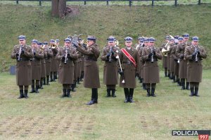 orkiestra wojska polskiego podczas uroczystości Dnia Pamięci Ofiar Zbrodni Katyńskiej