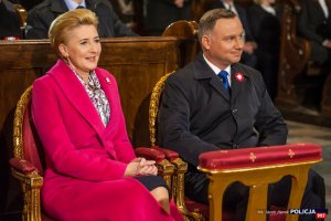 Uroczysta Msza Święta z udziałem najwyższych władz Państwowych - na foto Prezydent RP Andrzej Duda z żoną