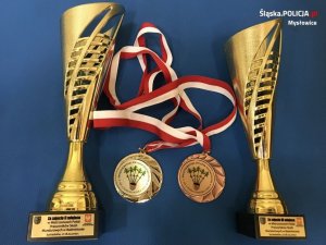 puchary i medale w Mistrzostwach Polski 2019 służb mundurowych w badmintonie