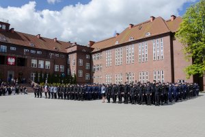 Pododdziały absolwentów słupskiej Szkoły Policji.