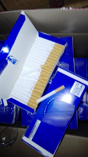 gilzy papierosowe w papierowym pudełku