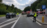 Rozbite samochody oraz akcja ratunkowa na miejscu wypadku na drodze krajowej nr 19 w Żyznowie